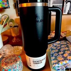 This is a Stanley 30 ounce black flow state quencher H2O tumbler!